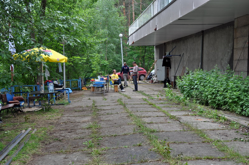 Площадка перед спуском к воде Площадка перед спуском к воде
