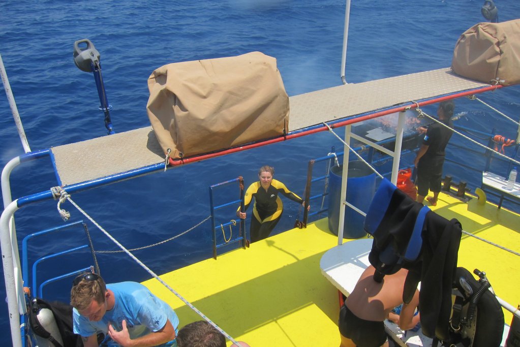 кипр, купание с бота кипр, купание с бота