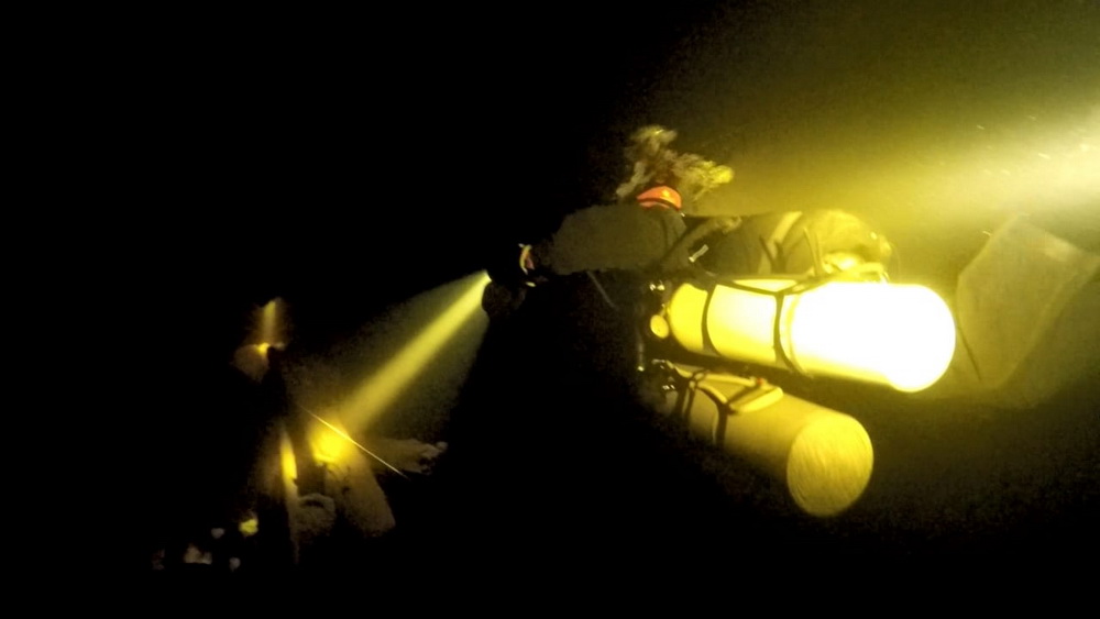 садо-маунт дайвер изучает непонятную фигню садо-маунт дайвер изучает непонятную фигню