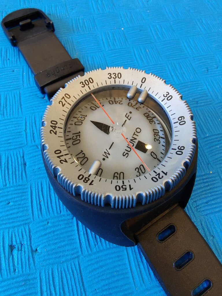 Компас Suunto