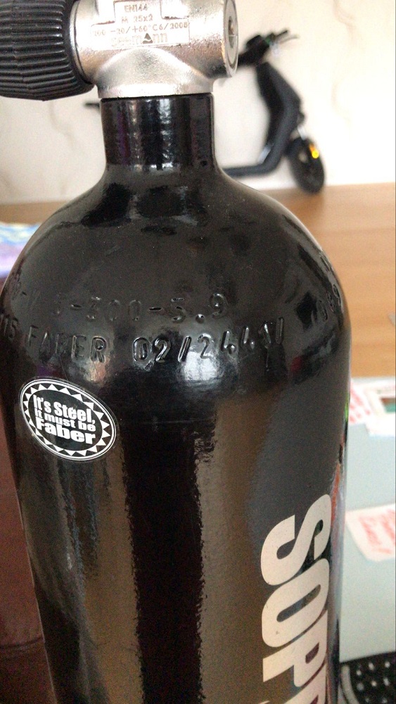 бал