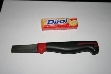 нож