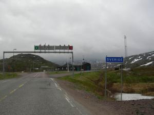 Так выглядит граница между Швецией и Норвегией.