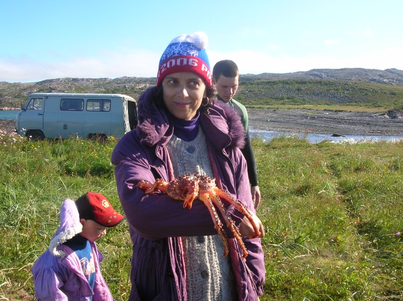 жена с крабом