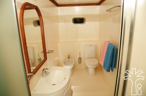 Яхта Adventurer II, Мальдивы