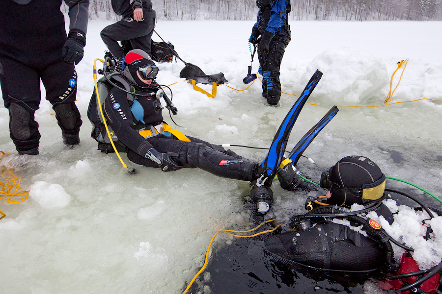 Цвелодубово: подлёдная нырялка и волейбол. 04-06.02.11