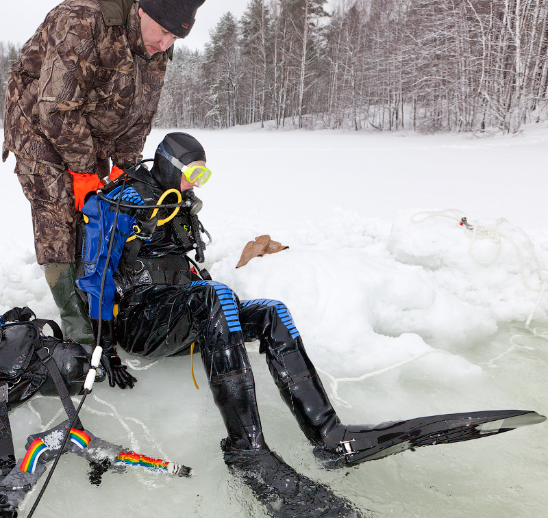 Цвелодубово: подлёдная нырялка и волейбол. 04-06.02.11