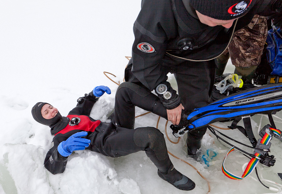 Цвелодубово: подлёдная нырялка и волейбол. 04-06.02.11