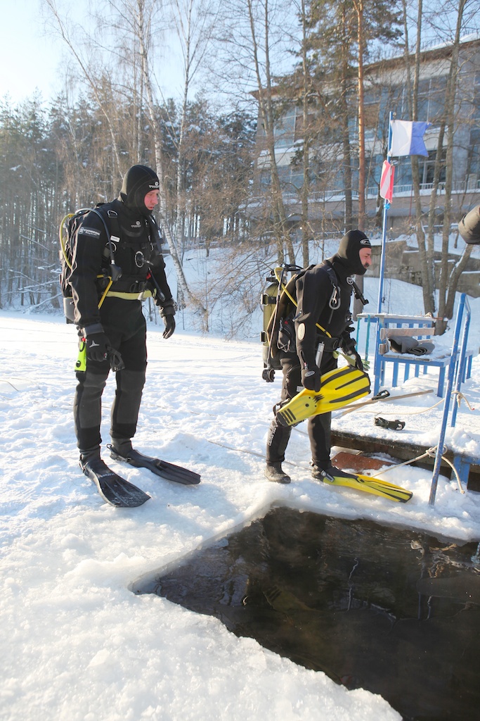 ice-diving ice-diving