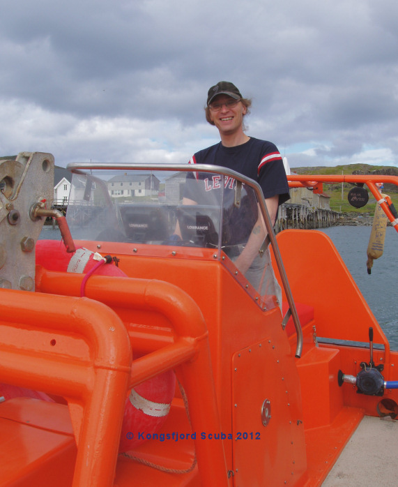 наш новый катер и гордый капитан