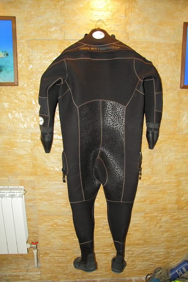 сухой костюм