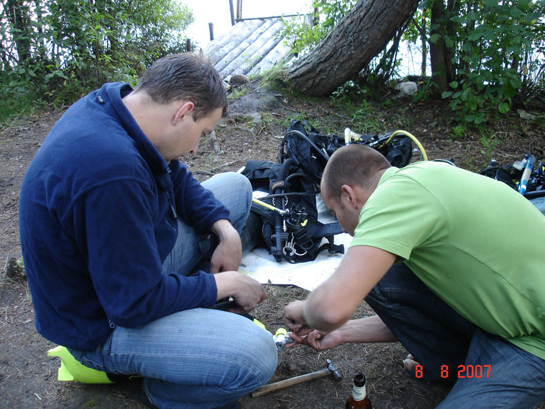 куда же мы без молотка?