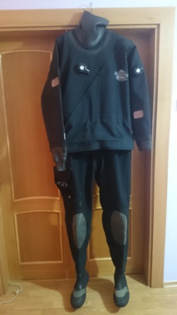 Сухие костюмы продам