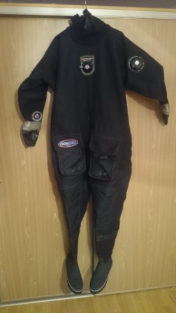 Сухие костюмы продам