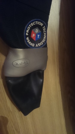 Сухие костюмы продам