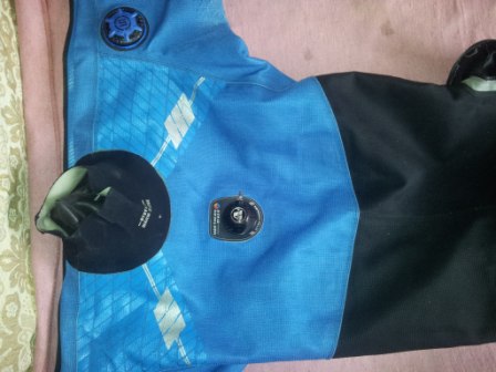 Сухие костюмы продам