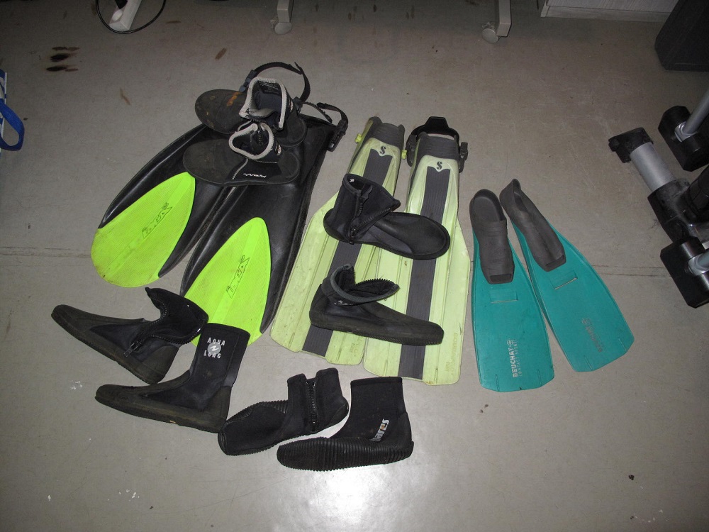 Продабтся ласты и боты