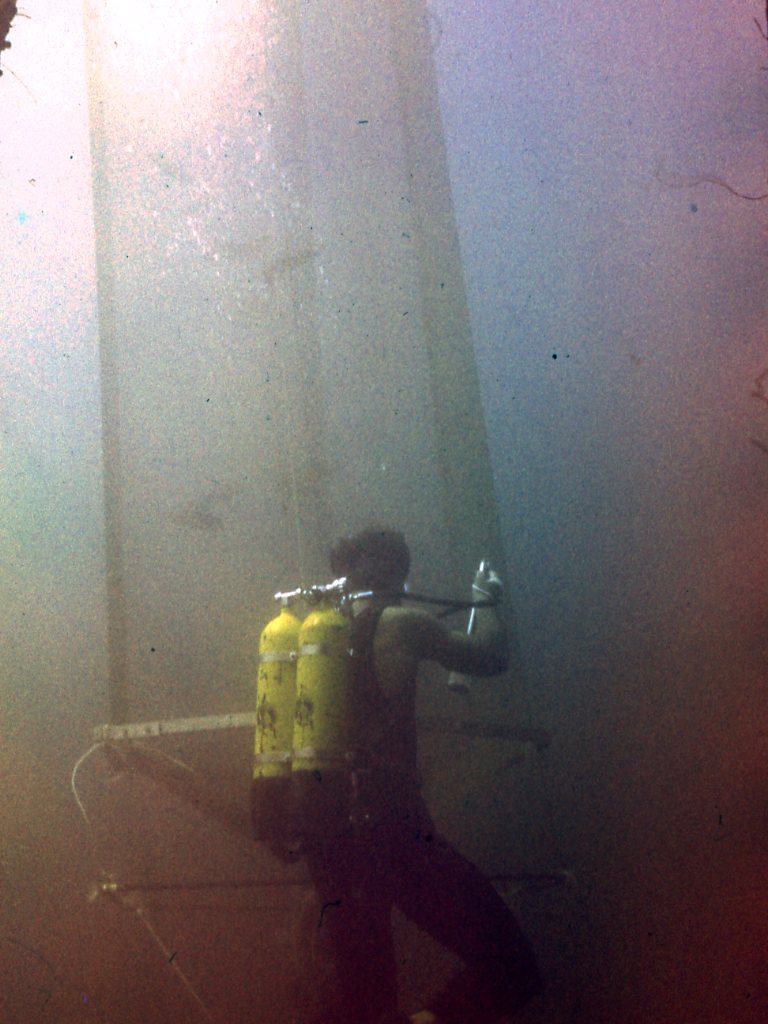 Подводный садок-вольер на Черном море