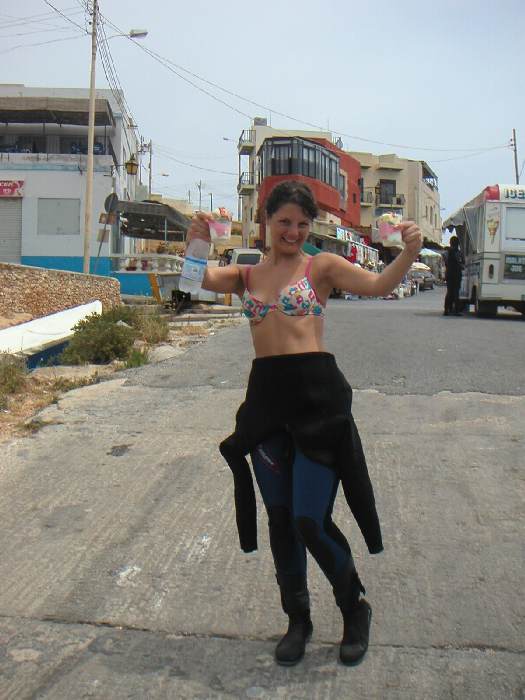 Лена с мороженым