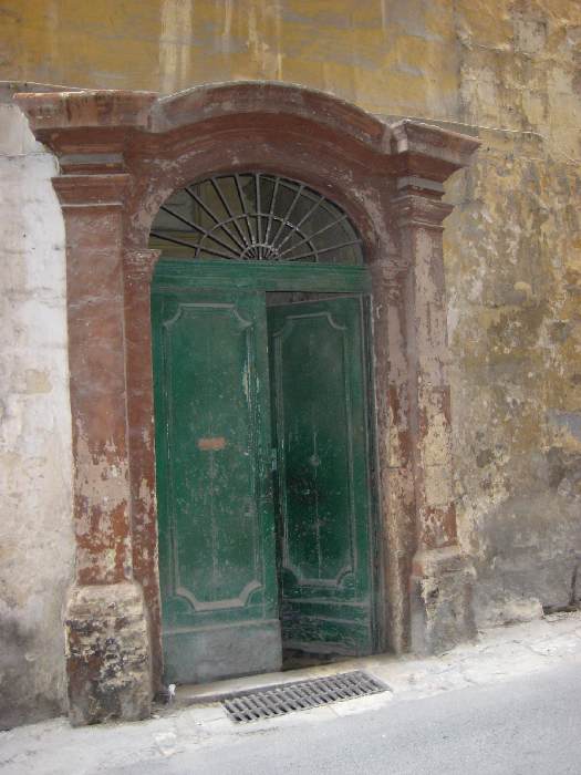 дверь в Питер