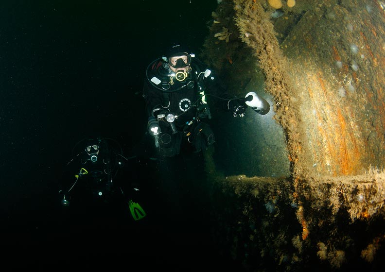 вдоль борта